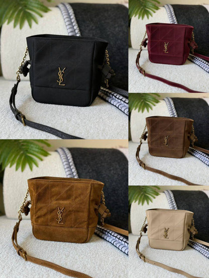 YSL
110 dhs🗽
SIZE：26×18×12.5cm
Good quality 

with box
🎁🎁🎁

Zain35
♥️♥️♥️