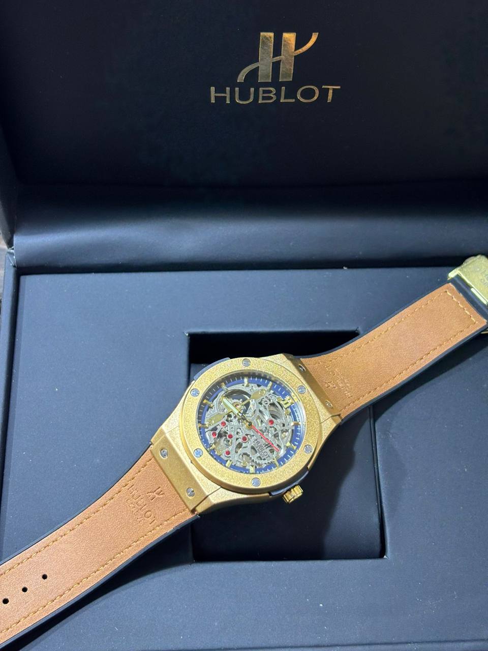 HUBLOT
😊For men ... 
270 dhs❣️

Zain108
♥️♥️♥️