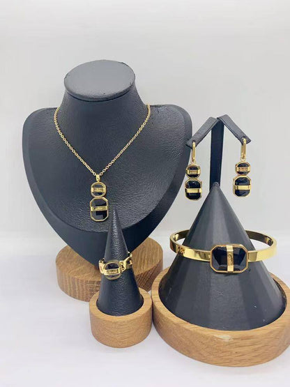 *Stainless steel SET 💯*
Necklace ❤️‍🩹
Earring 🍁
Breslat ❣️
Ring 💍 free size
With normal boxes 📦 
And paper bag 🛍️
45 dhs🪙🌨️

Zain216
♥️♥️♥️