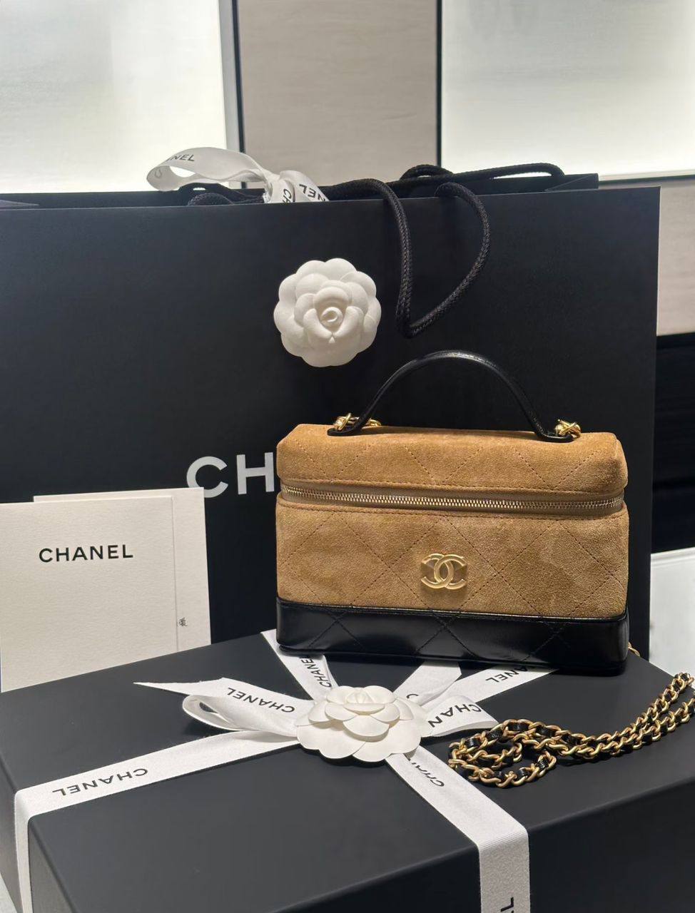 Chanel

110 dhs🇦🇪
size：22cm

Good-quality
with box

Zain35
♥️♥️♥️