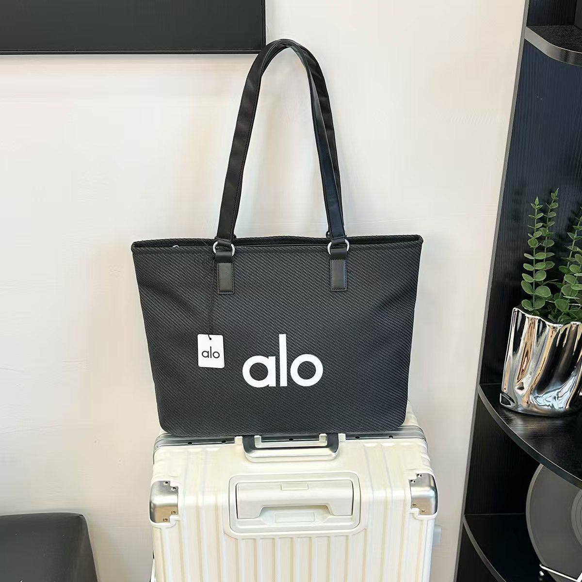 ALO 
new design coming 
65 dhs🪙💚

Zain253
♥️♥️♥️