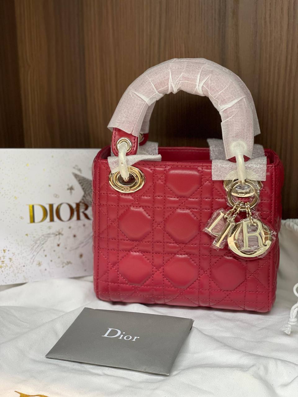 NEW✨DIOR✨
SUPER MASTER QUALITY🫶
WITH FULL PACKAGING🎁
SIZE::✨17 CM✨
1150 dhs🪙💚

Zain255
♥️♥️♥️