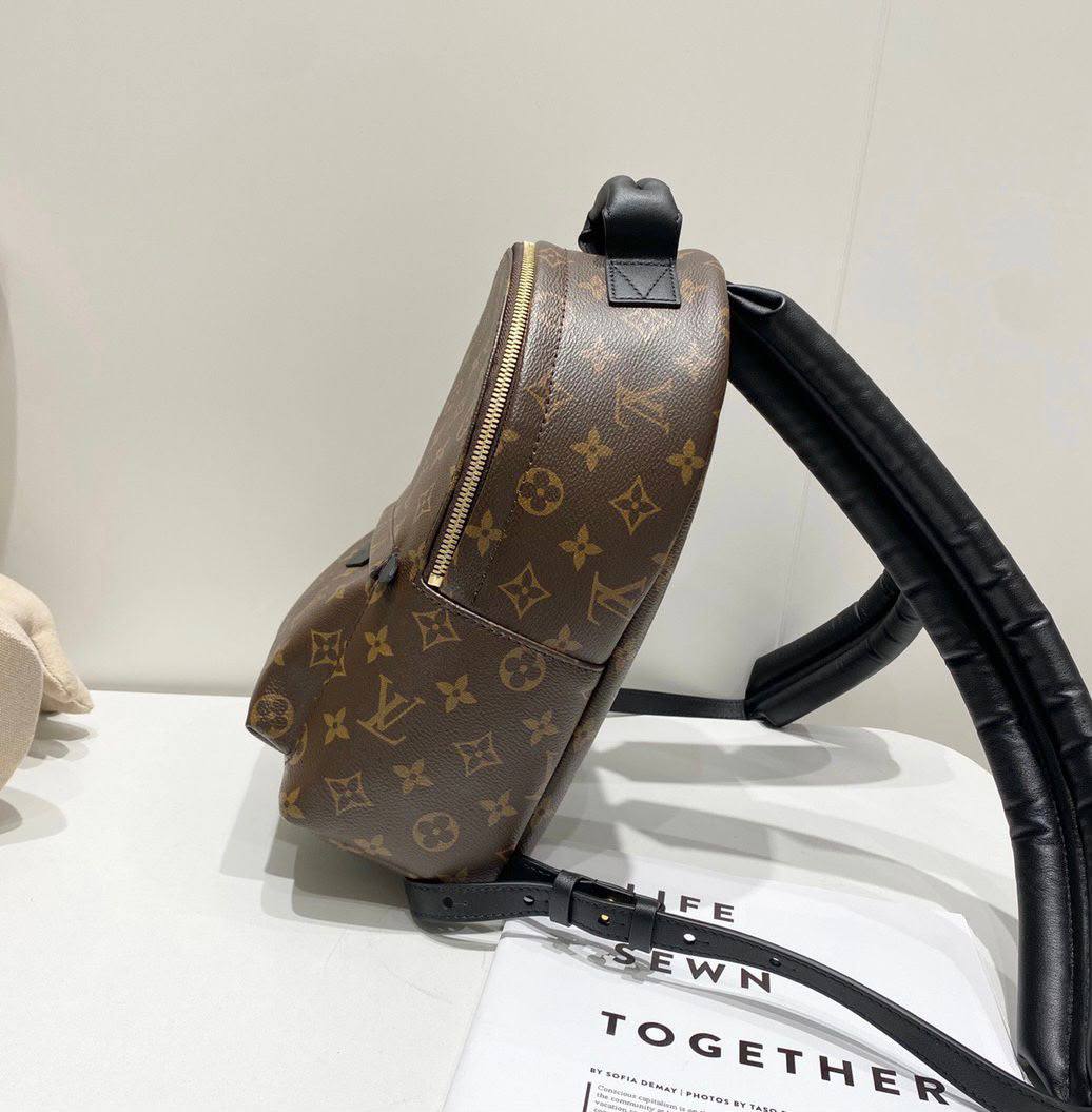 LV
 BACKPACK COPY ONE  SMALL SIZE SPECIAL OFFER ONLY 
150 dhs💓

Zain295
♥️♥️♥️