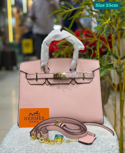 Hermes
Good quality 
with box 
🎁🎁🎁

120 dhs✅

Zain158
♥️♥️♥️