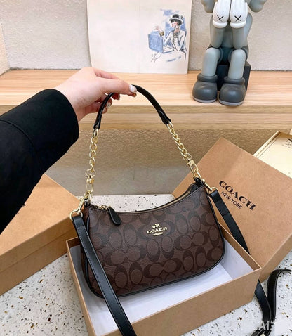 COACH 
 GOOD QUALITY 
WITH BOX
🎁🎁🎁

95 dhs✅

Zain39
♥️♥️♥️