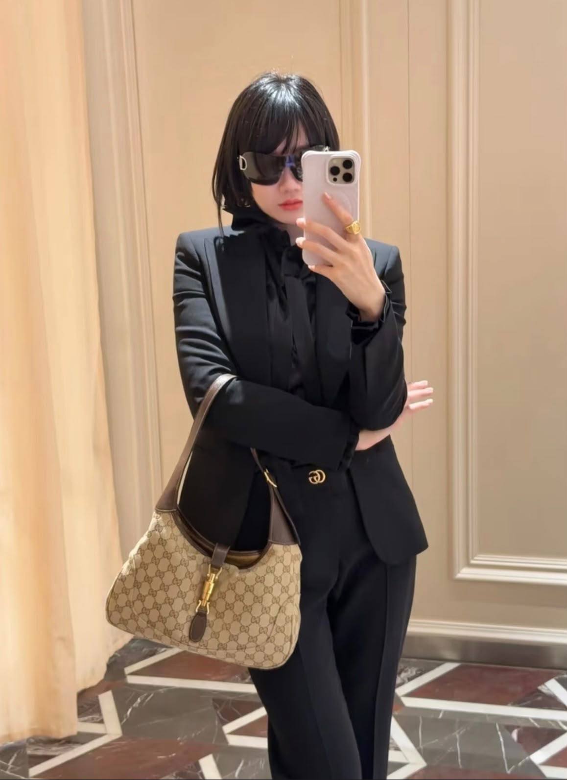 GUCCI 

NEW CAME 
HIGH QUALITY 

WITH BOX 

125 dhs🇦🇪🇦🇪🇦🇪

Zain39
♥️♥️♥️