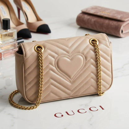 GUCCI  ɢɢ ᴍᴀʀᴍᴏɴᴛ
ғʟᴀᴘ ʟᴏᴄᴋ ʙᴏᴛᴛᴏɴ ʙᴀɢ
ᴍᴀᴛᴇʟᴀssᴇ́ ᴄʜᴇᴠʀᴏɴ ʟᴇᴀᴛʜᴇʀ
ɢᴏʟᴅ ᴄʜᴀɪɴ ʙᴇʟᴛ sᴛʀᴀᴘ
sɪᴢᴇ : 22 cm
ᴡɪᴛʜ BOX

75 dhs✅

Zain31
♥️♥️♥️