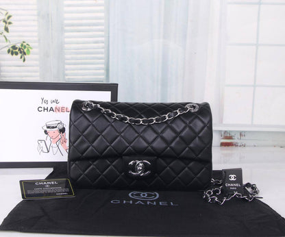CHANEL 
NEW CAME GOOD QUALITY 
WITH BOX 
🎁🎁🎁

110 dhs❣️

Zain39
♥️♥️♥️