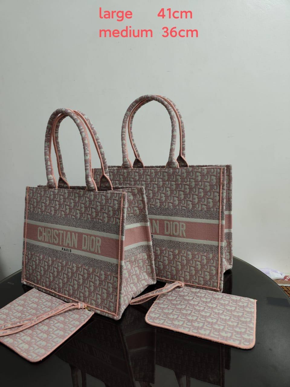 Dior

100 dhs✅    36cm
110 dhs✅   41cm

Zain26
♥️♥️♥️