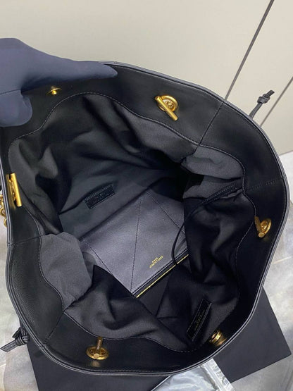YSL 
MASTER QUALITY
335 dhs✅
……(leather )

Zain39
♥️♥️♥️