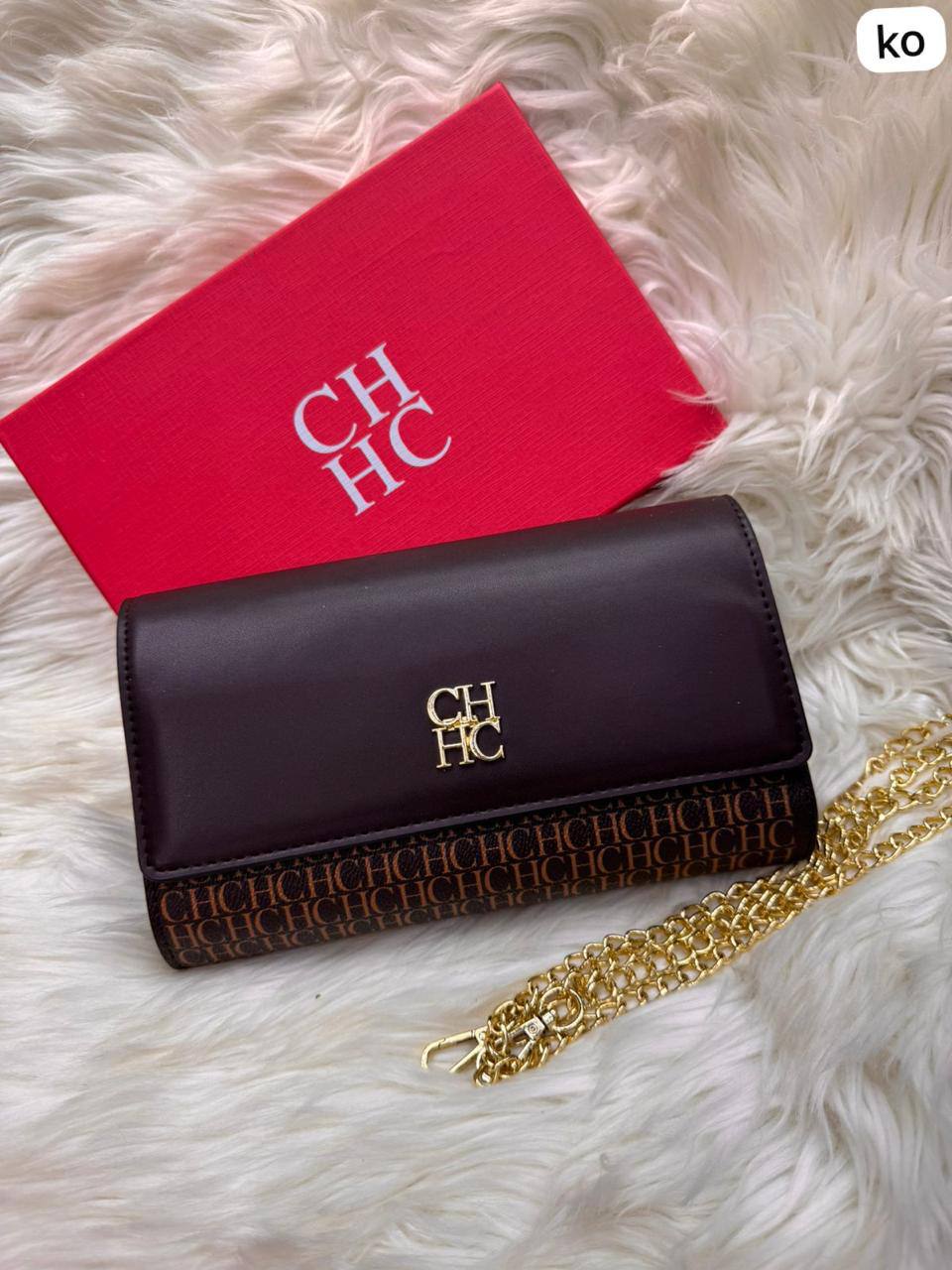 CHCH Clutch   
size : 23 * 14 cm
80 dhs🪙💕

with box 🎁

Zain115
♥️♥️♥️