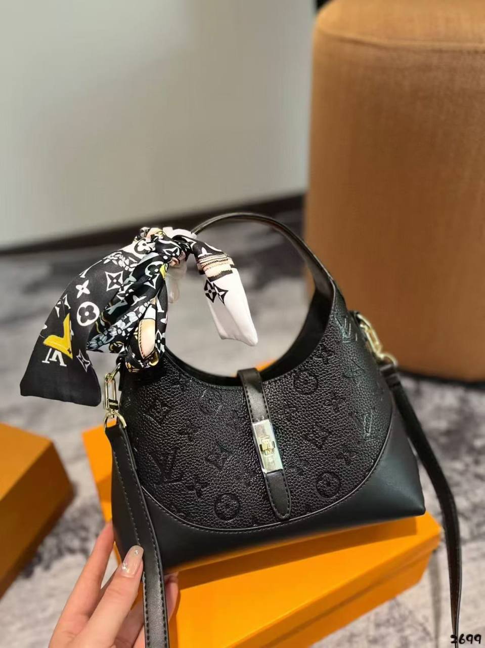 LV
very good quality
125 dhs🇦🇪
46*30*31cm

Zain161
♥️♥️♥️