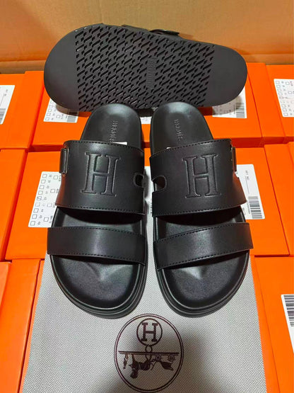 Hermes men slipper,
High Quality New Arrived, 
Size 40 To 45

105 dhs🇦🇪🇦🇪

Zain120
♥️♥️♥️