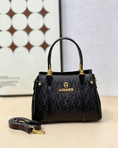 Aigner
100 dhs❣️
SIZE：22cm
Good-quality 

with box
🎁🎁🎁

Zain35
♥️♥️♥️