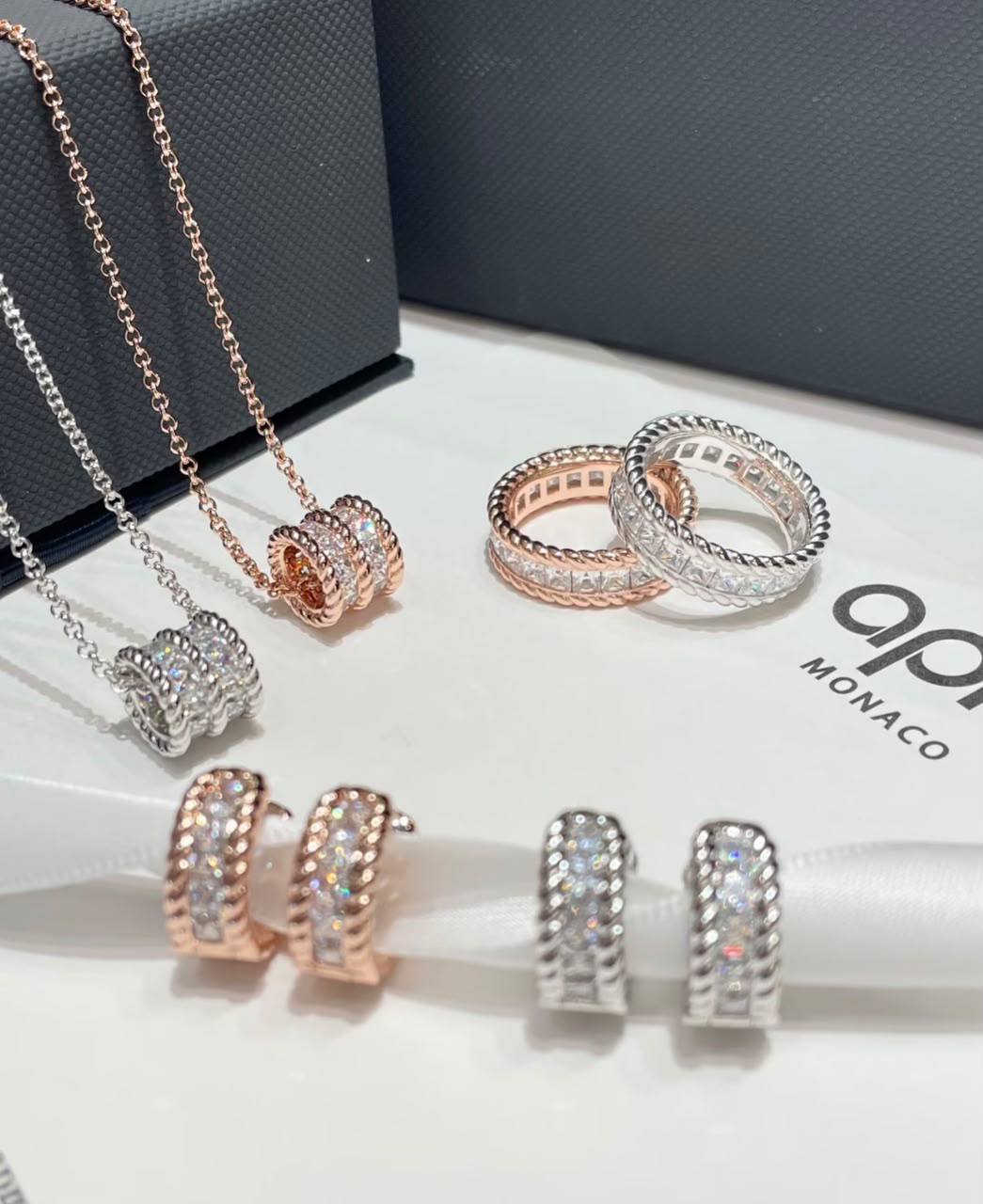 APM Ser 🎊
Necklace 
Earrings 
Ring 💍 
*Master Quality* 🪎

*180* AED normal box 📦 
*210* AED master box 🗃️

Zain48
♥️♥️♥️