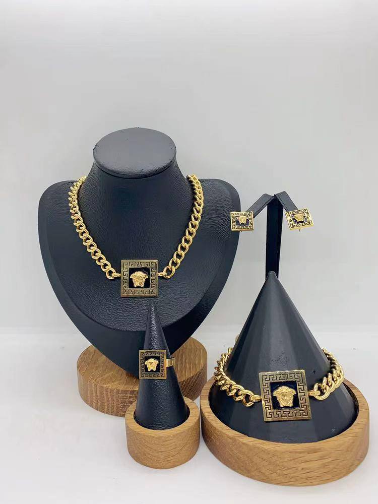 Stainless steel SET 💯*
Necklace ❤️‍🩹
Earring 🍁
Breslat ❣️
Ring free size 
With normal boxes 📦 
And paper bag 🛍️
45 dhs🇦🇪

Zain216
♥️♥️♥️
