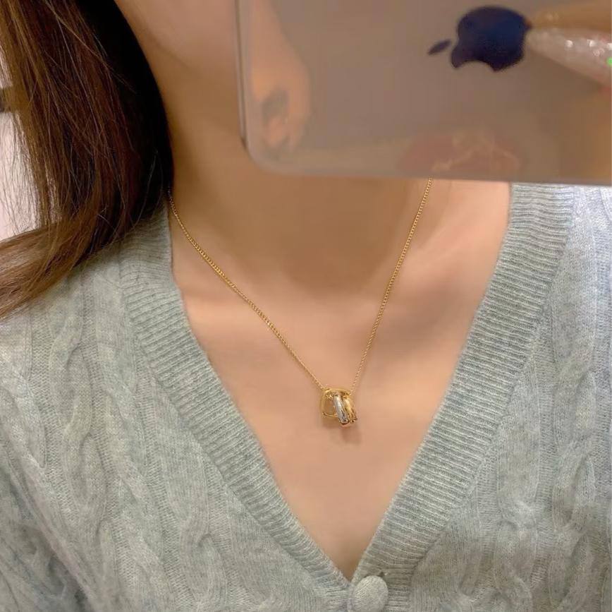 cartier🦋*
Necklace ❤️‍🔥
Earring❣️
Master quality 💯
With normal boxes 📦 
95 dhs🪙🖤
With master box 🗃️ 
120 dhs🪙🖤

Zain216
♥️♥️♥️