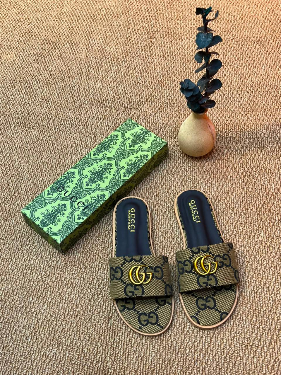 Slippers
75 dhs✅
Size 36-41

Zain236
♥️♥️♥️