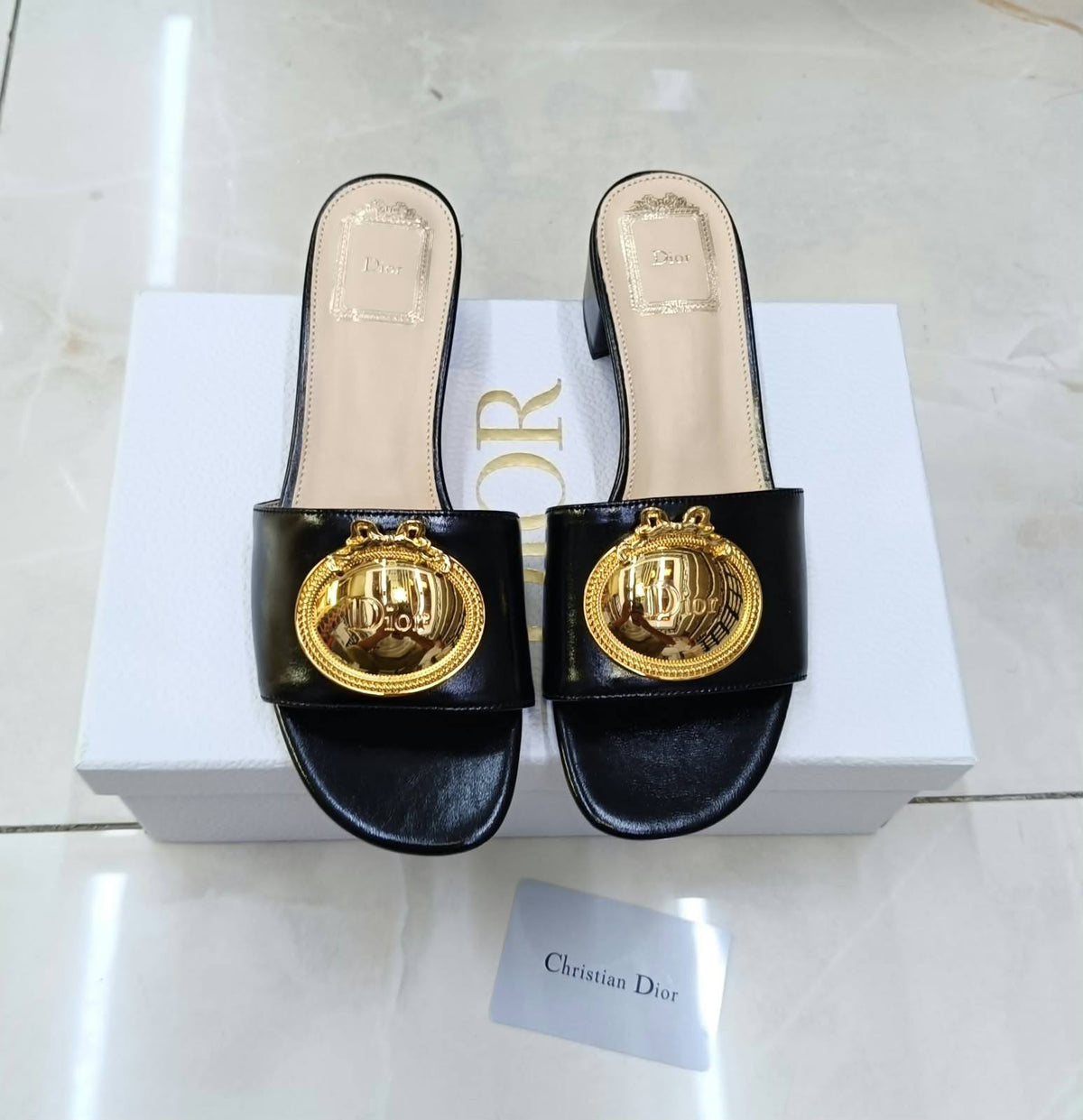 Dior
High quality😍
Size ……36--42🥳
350 dhs✅✅

Zain119
♥️♥️♥️