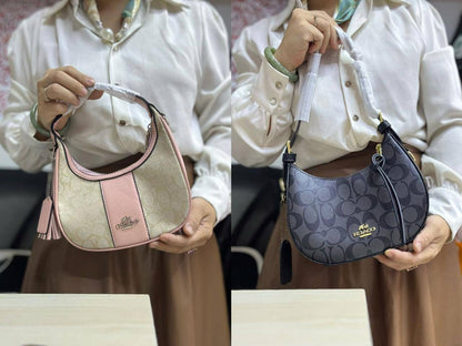 💗 Coach Carmen
1️⃣ First quality＋🎁
Size : 21 * 12 cm

85 dhs🪙🌨️

with box🎁

Zain115
♥️♥️♥️