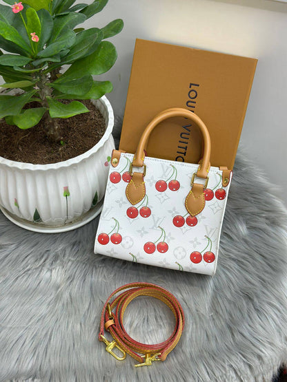 LV
SIZE  ……… 18CM🥰
90 dhs🪙🌨️

with BOX🌷
🎁🎁🎁

Zain244
♥️♥️♥️