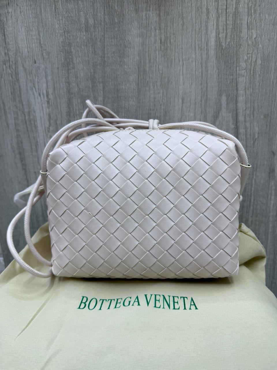 BOTTEGA   
GOOD QUALITY 
SIZE:20×10×17cm   
90 dhs🪙

withbox  
🎁🎁🎁

Zain04
♥️♥️♥️
