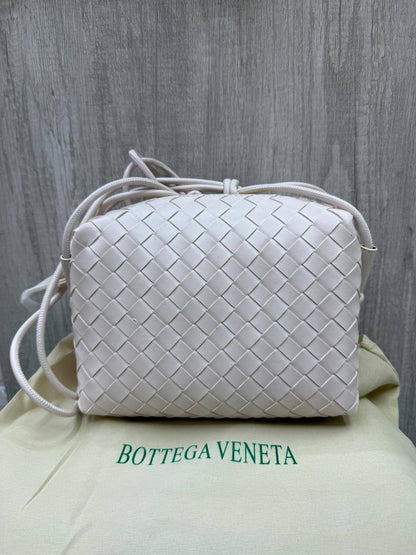 BOTTEGA   
GOOD QUALITY 
SIZE:20×10×17cm   
90 dhs🪙

withbox  
🎁🎁🎁

Zain04
♥️♥️♥️