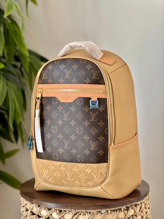 LV
*❗️BACKPACK ❗*
*SUPER MASTER QUALITY ❗*
1350 dhs✅
*WITH  PAPERBAG❗*

Zain267
♥️♥️♥️