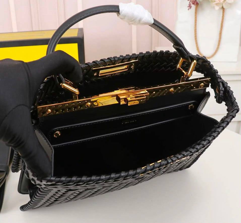 FENDI COPY ONE NEW CAME 
210 dhs🇦🇪🇦🇪

Zain295
♥️♥️♥️