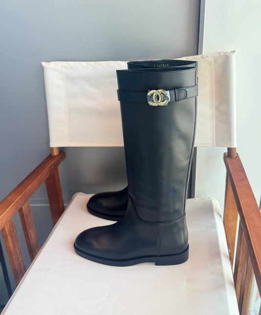 Chanel Boot 
36-41
_Super master high quality_🪡


900 dhs🇦🇪🇦🇪


Zain176
♥️♥️♥️