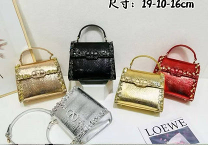 Valentino 

125 dhs🇦🇪🇦🇪

Zain35
♥️♥️♥️