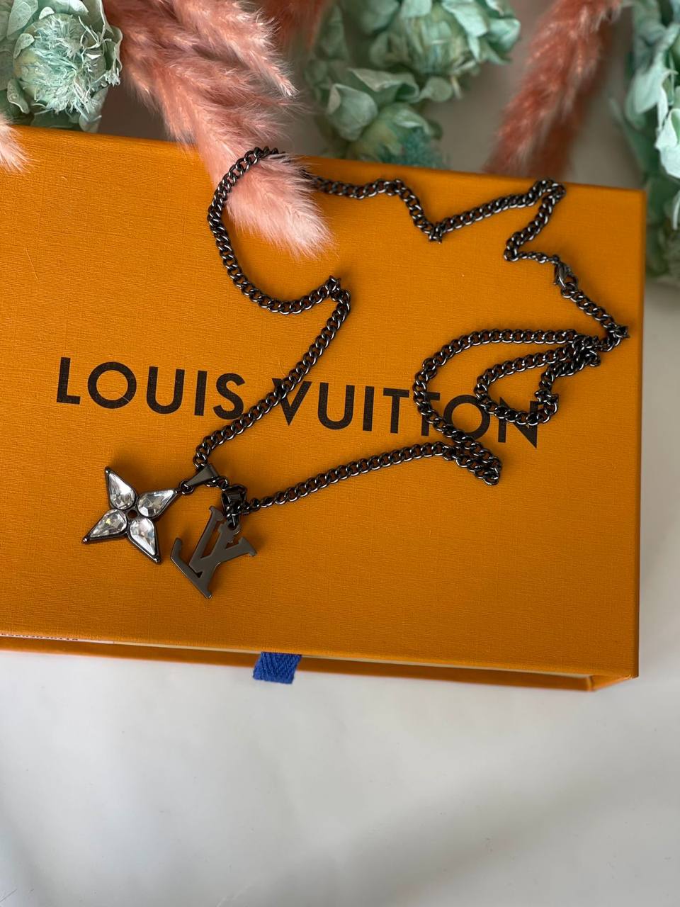 *😍Lv / Hermes😍*
*New Men necklace*
*Super master quality* 
260 dhs🪙🖤

Zain179
♥️♥️♥️