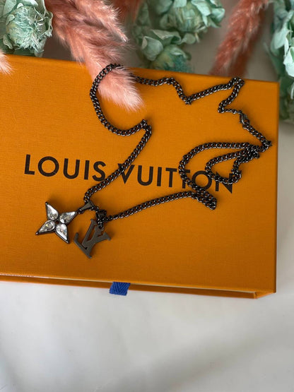 *😍Lv / Hermes😍*
*New Men necklace*
*Super master quality* 
260 dhs🪙🖤

Zain179
♥️♥️♥️