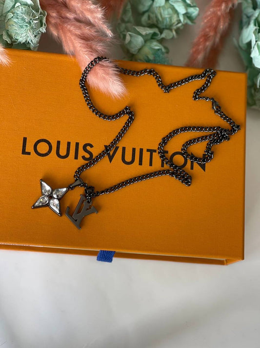 *😍Lv / Hermes😍*
*New Men necklace*
*Super master quality* 
260 dhs🪙🖤

Zain179
♥️♥️♥️