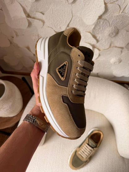Prada Sneakers
*Vip Quality*
*Size: 40 to 46*
400 dhs✅

Zain185
♥️♥️♥️