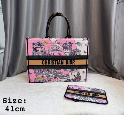 Cʀɪsᴛɪᴀɴ DIOR ʙᴏᴏᴋ ᴛᴏᴛᴇ
ᴡɪᴛʜ ᴘᴏᴜᴄʜ
ʟᴀᴛᴇsᴛ DIOR ғᴏʀ sᴜᴍᴍᴇʀ 
ᴄᴀɴᴠᴀs ᴍᴀᴛᴇʀɪᴀʟ 
sɪᴢᴇ:41ᴄᴍ
95 dhs🪙🌨️

Zain56
♥️♥️♥️