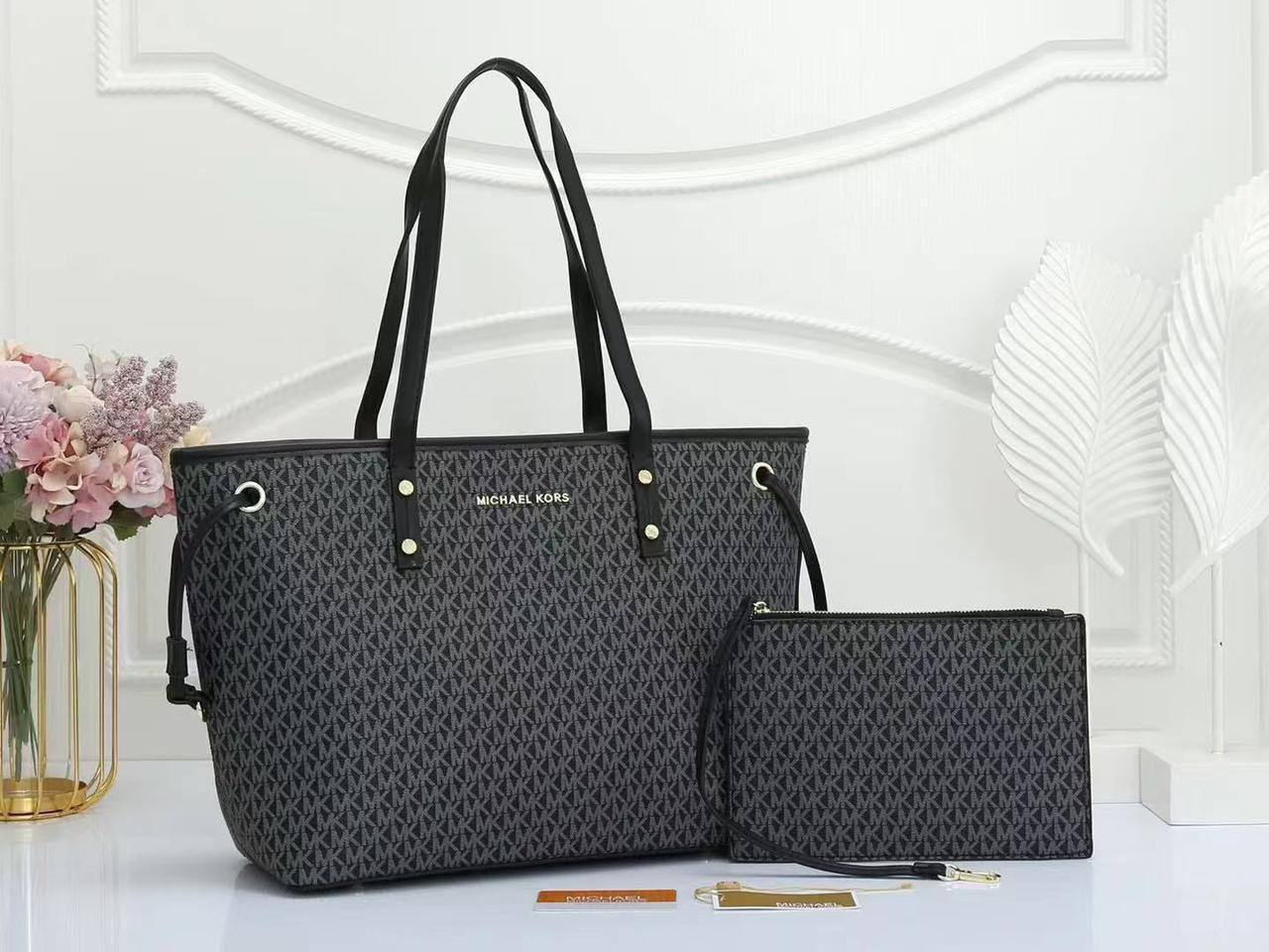 MK Tote
Size : 45 ~ 38 * 27 cm
80 dhs🪙💕

Zain115
♥️♥️♥️
