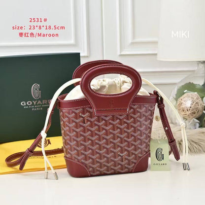 Goyard

 With box
🎁🎁🎁

 size:23×8×18.5cm  
115 dhs❤️

Zain114
♥️♥️♥️