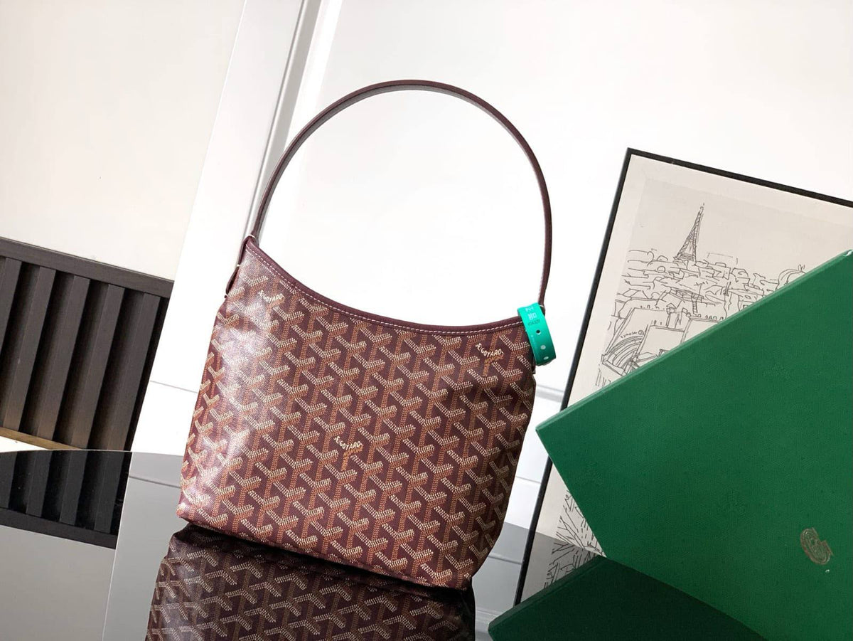 Goyard Boheme 
Hobo

 Goyardine✅ 
Size 20 cm

For Price 👇 WhatsApp✅
0568585901 
0507557372
0552275751 Owner Zain 👌

Zain274
♥️♥️♥️