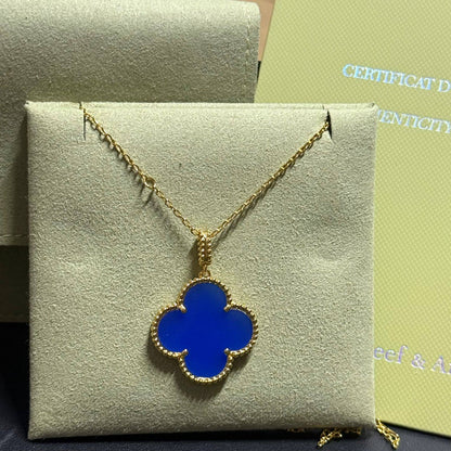 VCA
Necklace 
*Master*🍃💕
With normal box 🎁
55 dhs❣️

Zain263
♥️♥️♥️