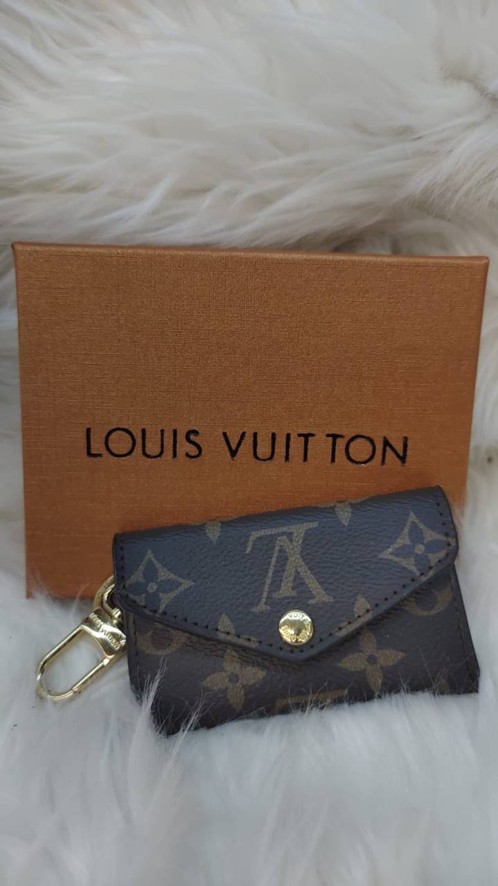 LV key holders & bags charm accessories
All sizes price 
55 dhs✅

Zain88
♥️♥️♥️