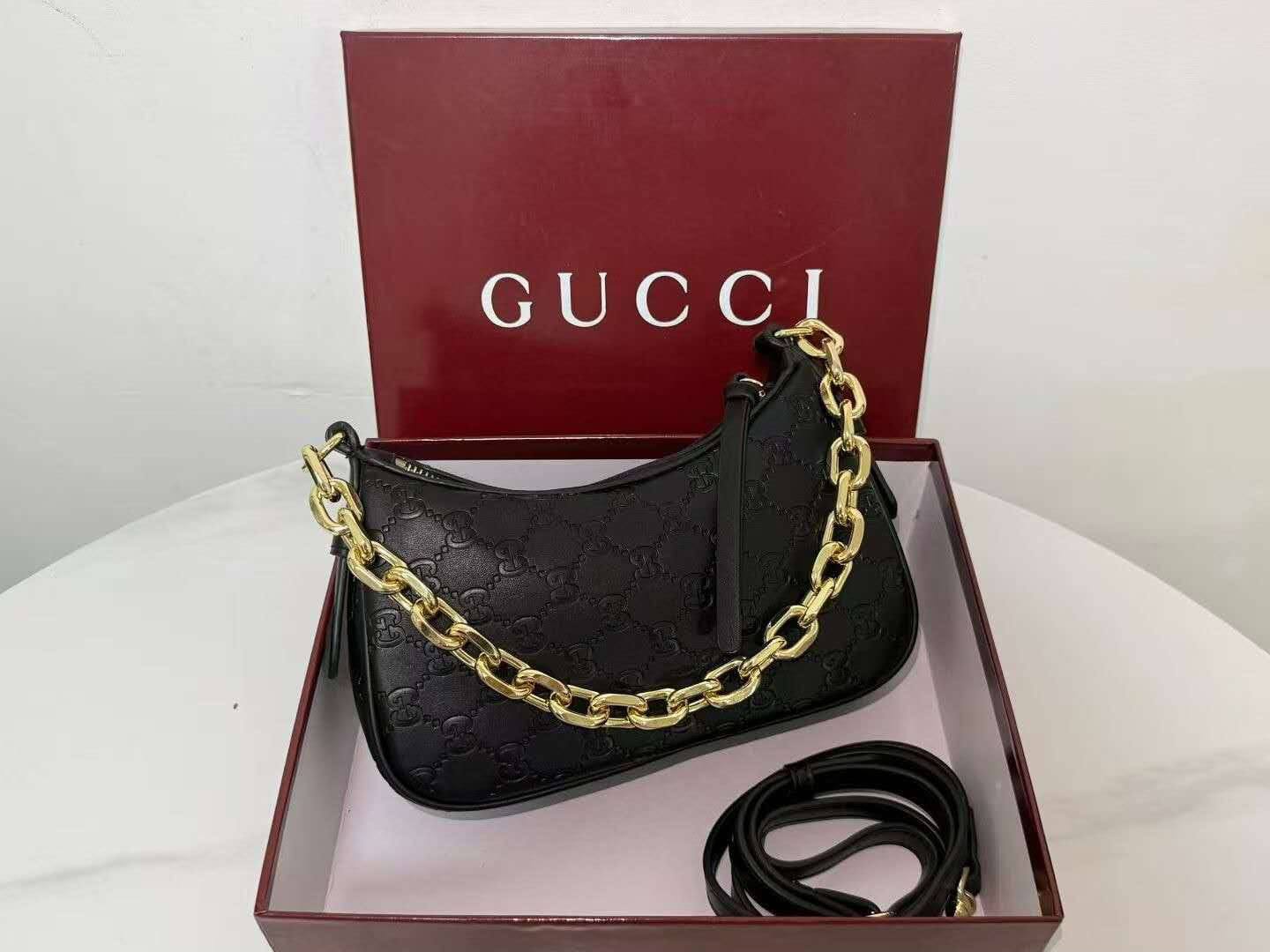 Gucci 
with box 
100 dhs✅

Zain215
♥️♥️♥️