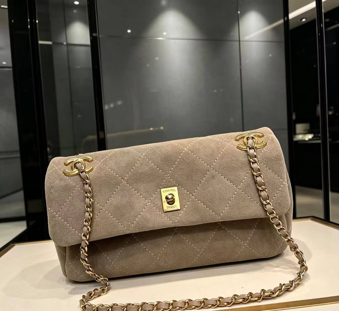chanel 

new arrival
350 dhs🇦🇪🇦🇪

#25cm🥰🥰

Zain228
♥️♥️♥️