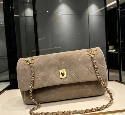 chanel 

new arrival
350 dhs🇦🇪🇦🇪

#25cm🥰🥰

Zain228
♥️♥️♥️