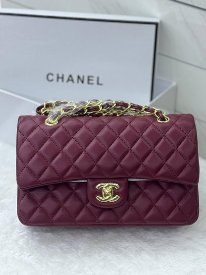 CHANEL CLASSIC 
GOOD QUALITY 💯

110 dhs❤️💚❤️💚

WITH BOX 📦💫
🎁🎁🎁

Zain28
♥️♥️♥️