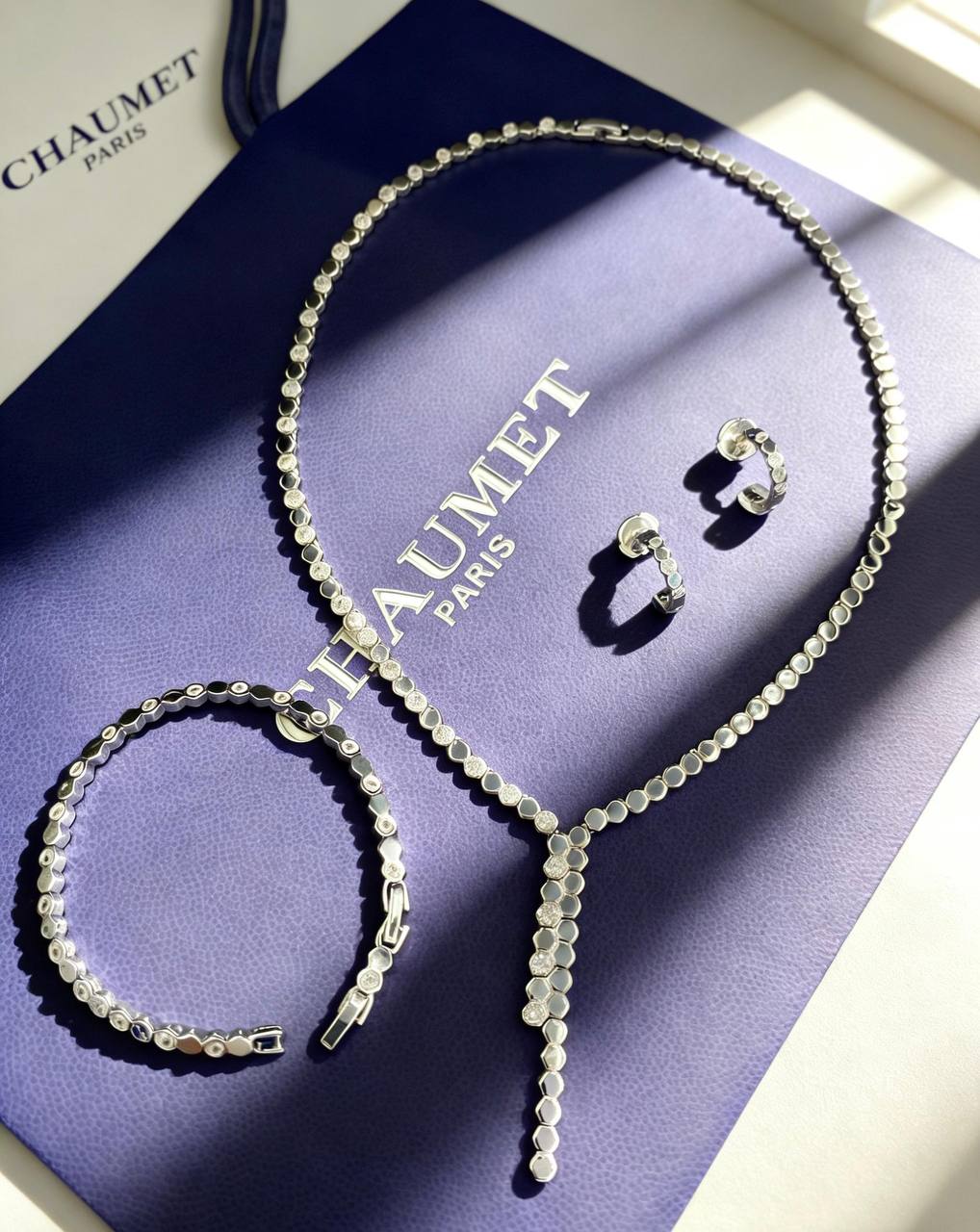 CHAUMET MASTER💫✨
NECKLACE BRACELET EARRINGS WITH BOX AND PAPER BAG 
230 DHS🇦🇪🛍️🎁

Zain89
♥️♥️♥️