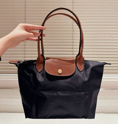 LONGCHAMP
HIGH QUALITY MEDUIM SIZE 
85 dhs✅

Zain39
♥️♥️♥️