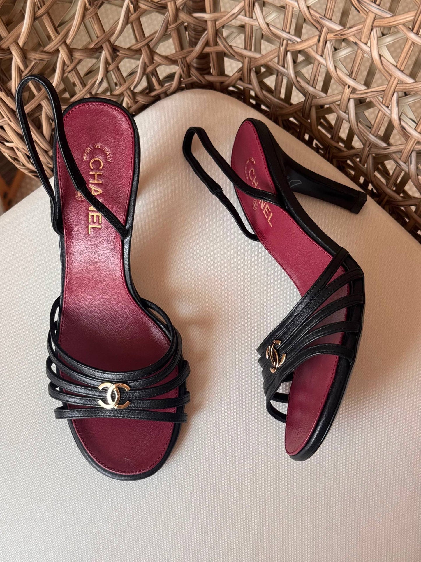 عCHANEL 
✨ New Collection
👠 36–41
💎 Premium Quality
🔥 Super Master
450 dhs✅

Zain198
♥️♥️♥️