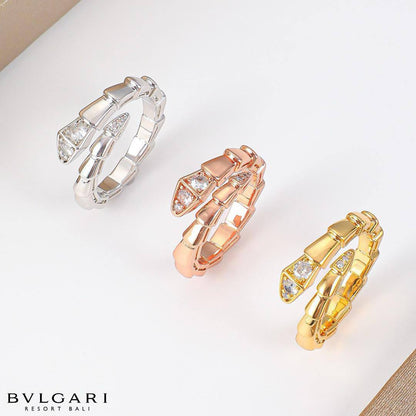 BVLGARI SET❤️‍🔥*
Master quality 💯
Necklace 🌸
Earring 🍁
Bangle 🔥
Ring 6,7,8,9🦋
With normal boxes 🗃️ 
300 dhs🪙🌨️

Zain216
♥️♥️♥️