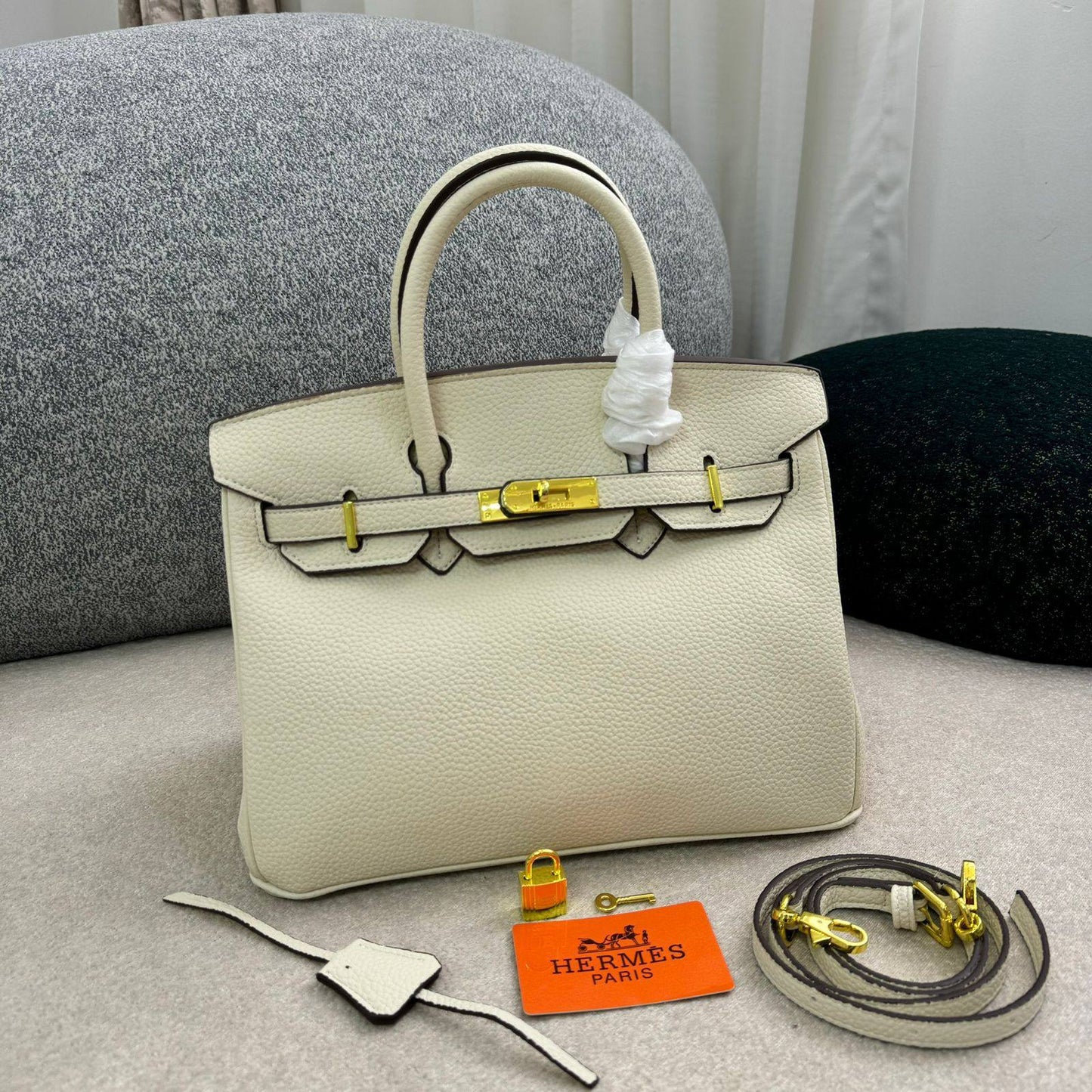 Hermes
30 cm
90 dhs🌺

Zain137
♥️♥️♥️